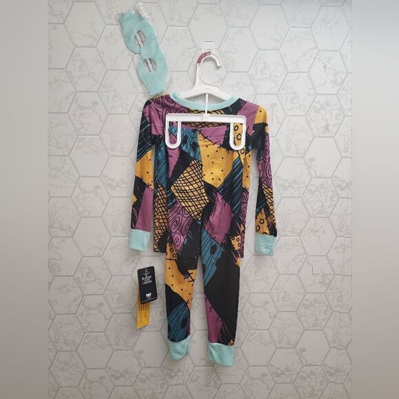 New Toddler Girl's "The Nightmare before Christmas" Sally pajama set - Picture 3 of 7